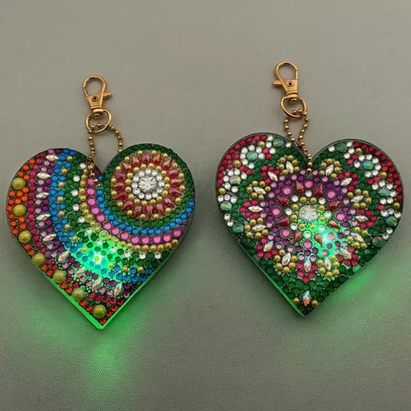 Diamond painting Portachiavi Cuori Luminosi - immagine 2